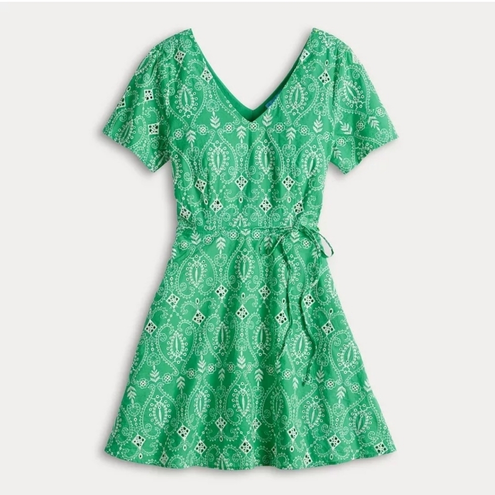 Draper James NWT Short Sleeve Embroidered Dress Size Large.
